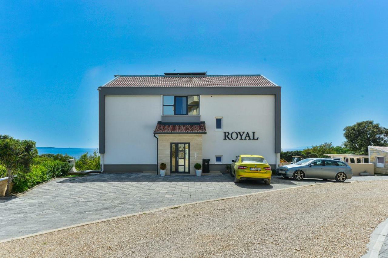 Royal Apartments Novalja Eksteriør billede